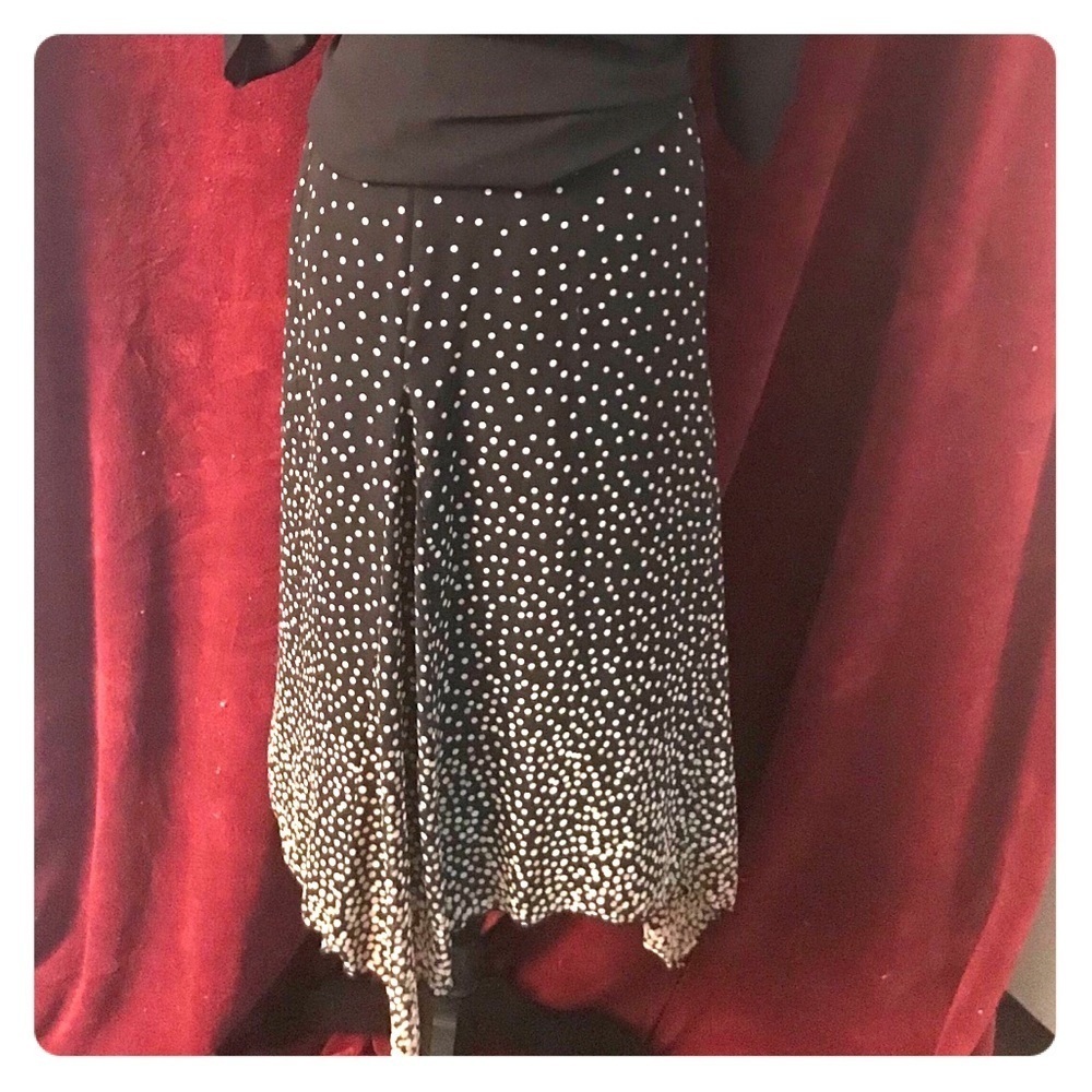 3/$13 Beautiful polka dot skirt